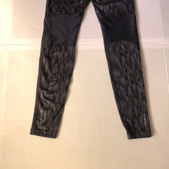 NIKE Dri-Fit Running, One zippered Pocket Leggings/Preowned - Picture 13 of 17